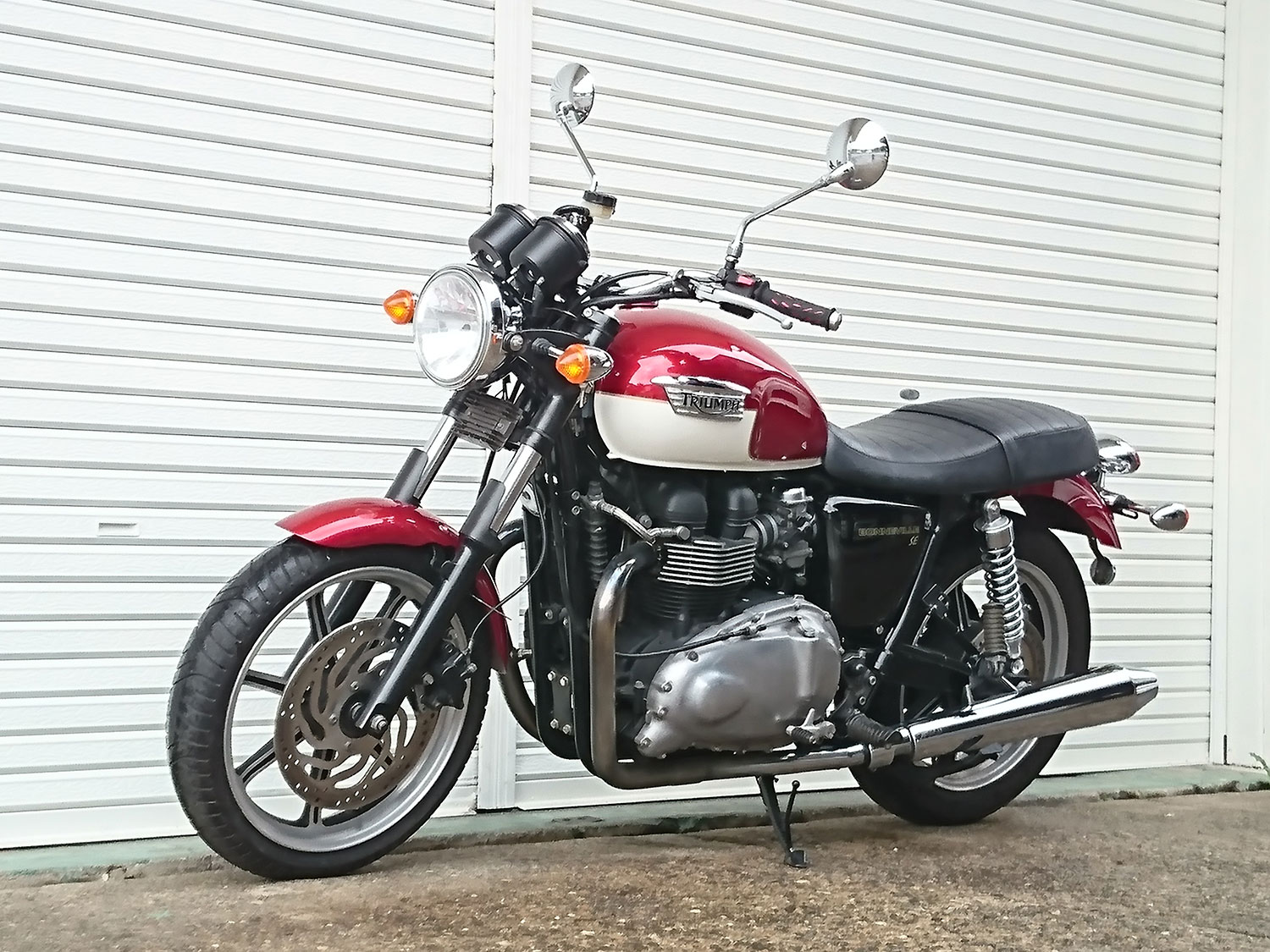 トライアンフ　ボンネビルSE