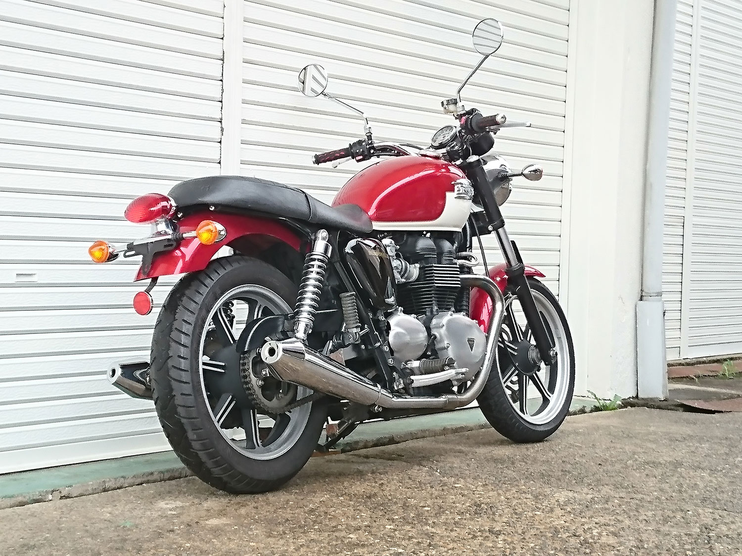 トライアンフ　ボンネビルSE