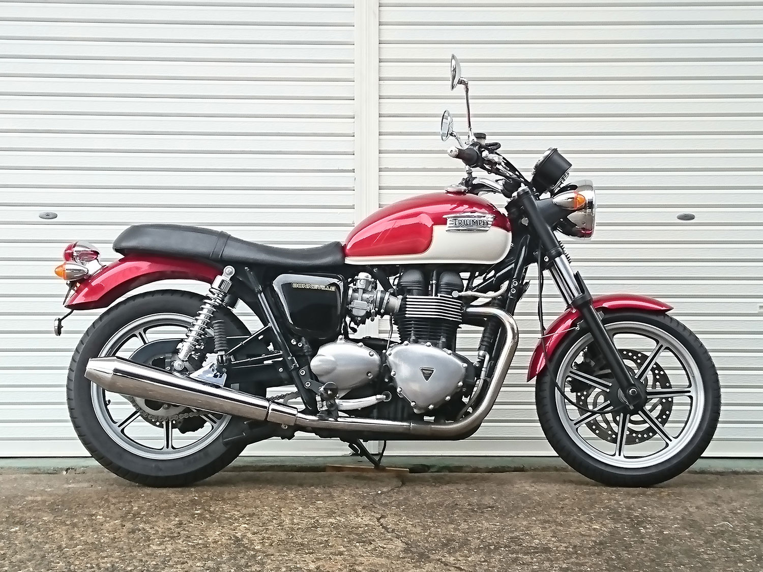 トライアンフ　ボンネビルSE