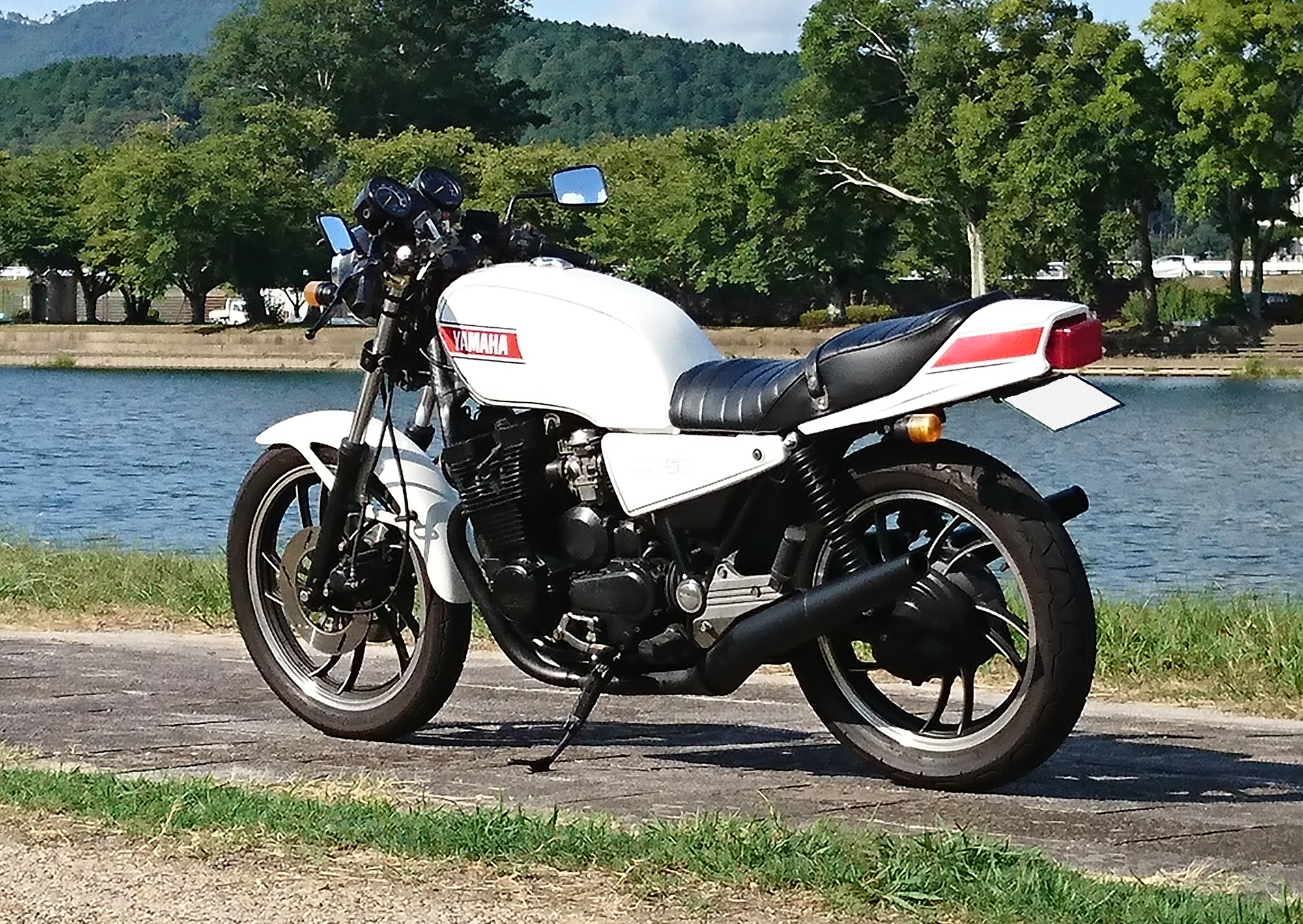 XJ750E