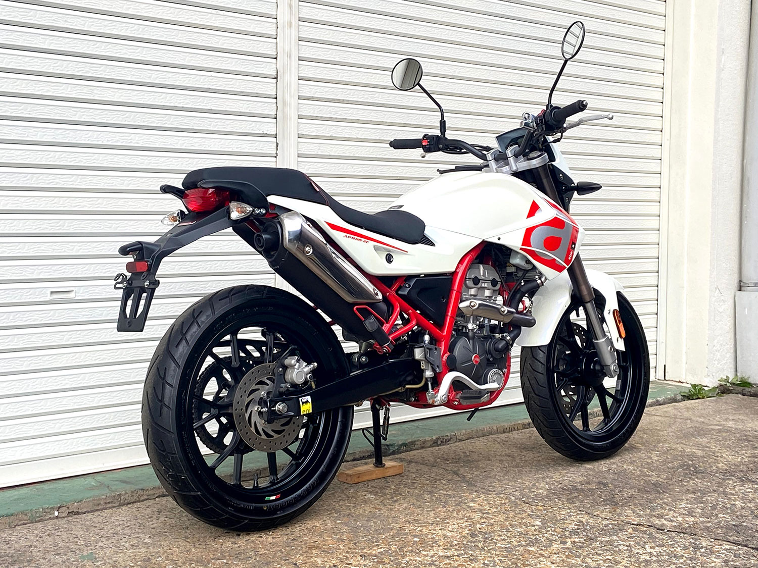 アプリリア　STX　カフェ125